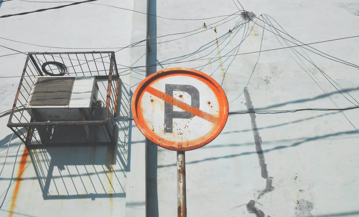 panneau de stationnement interdit