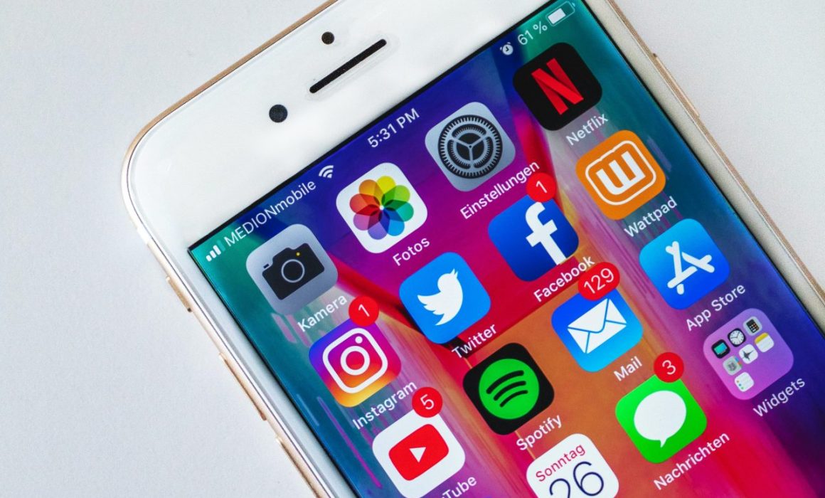 Smartphone avec réseaux sociaux